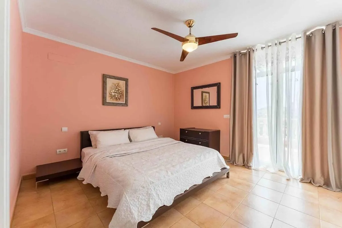 4 Bedroom Villa With Jacuzzi, Heated Swimmingpool, Front Ocean And View ! 洛斯克里斯蒂亚诺斯